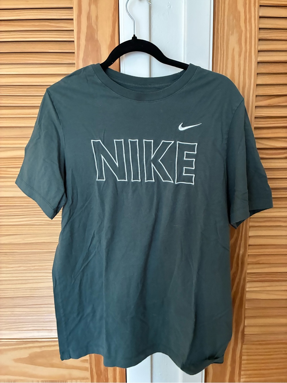 Nike Men’s Green Logo Tee size medium